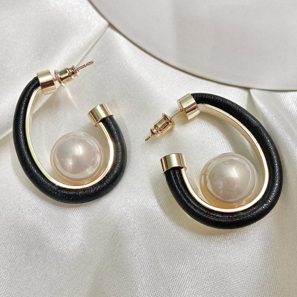 Eva Pearl Hoop Earrings (Black)