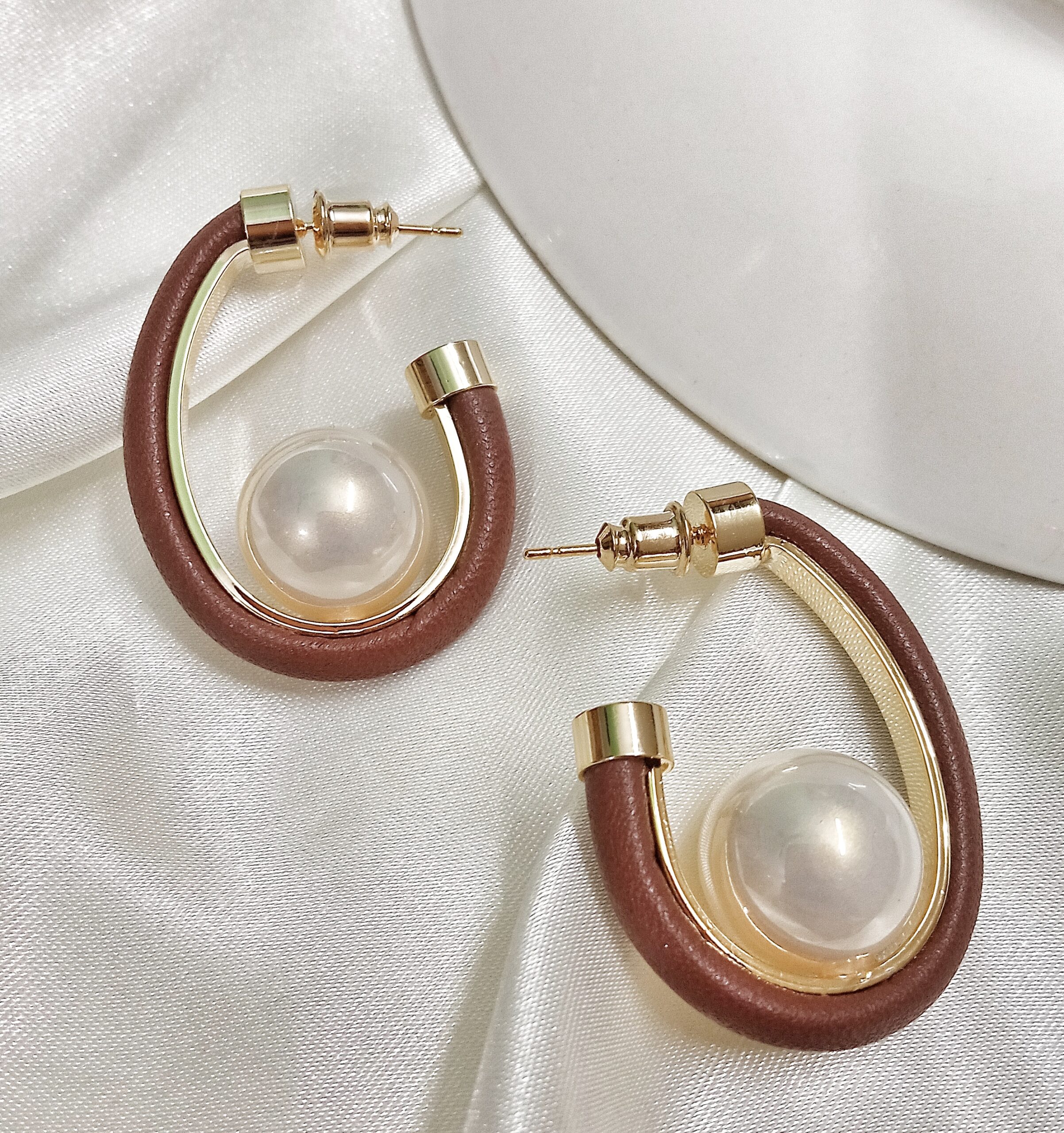 Eva Pearl Hoop Earrings (Brown) - Image 2