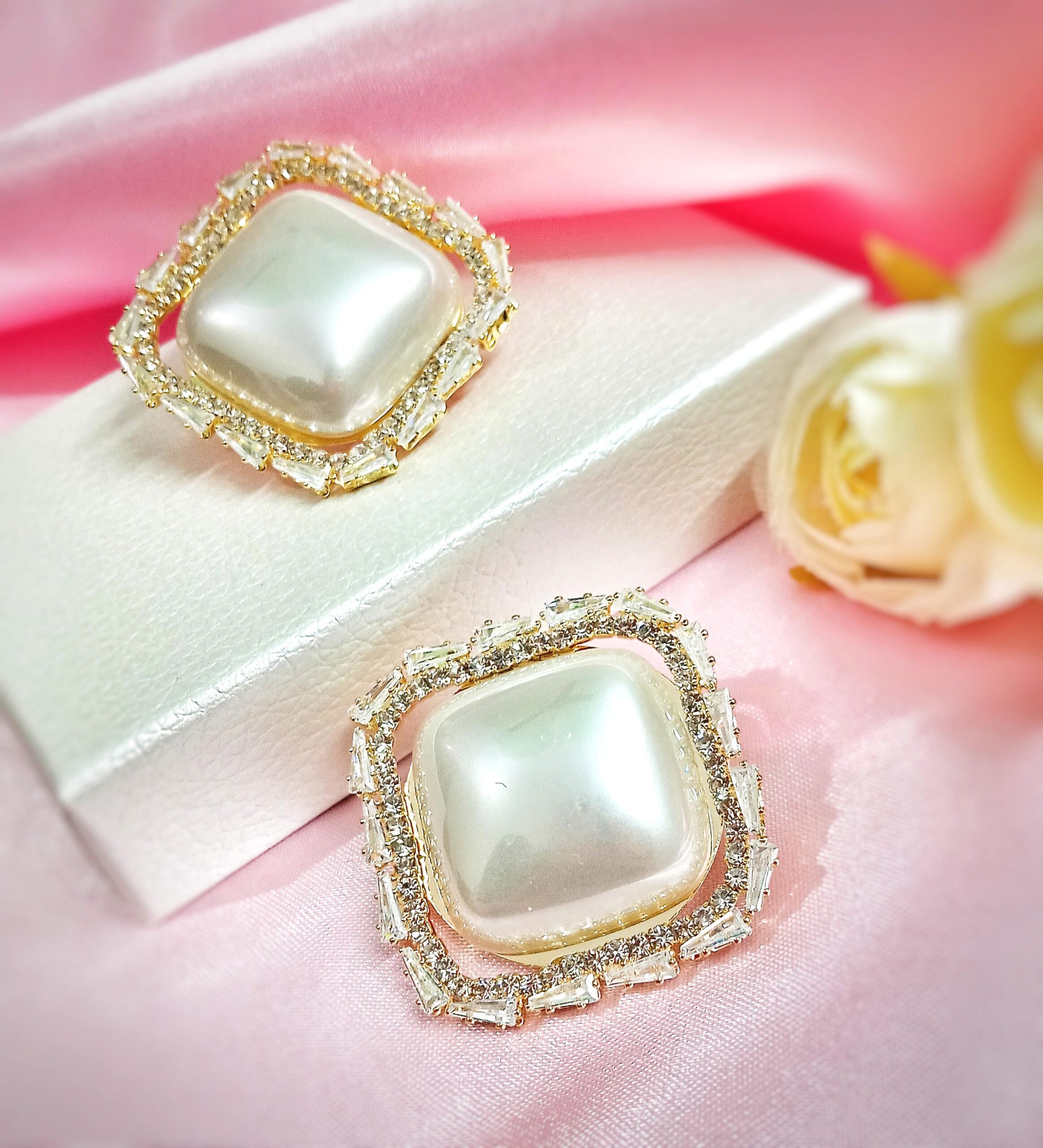 Lara Statement Pearl Studs