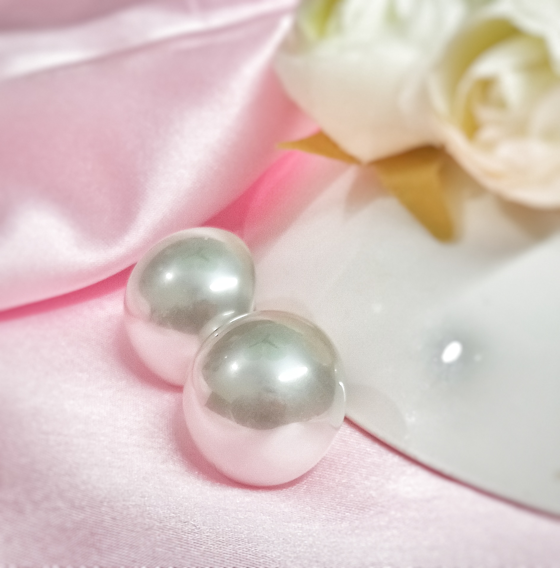 Pearlette Stud Earrings - Image 2