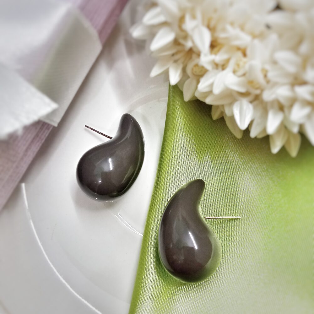 Funky Teardrop Stud Earrings (Black)