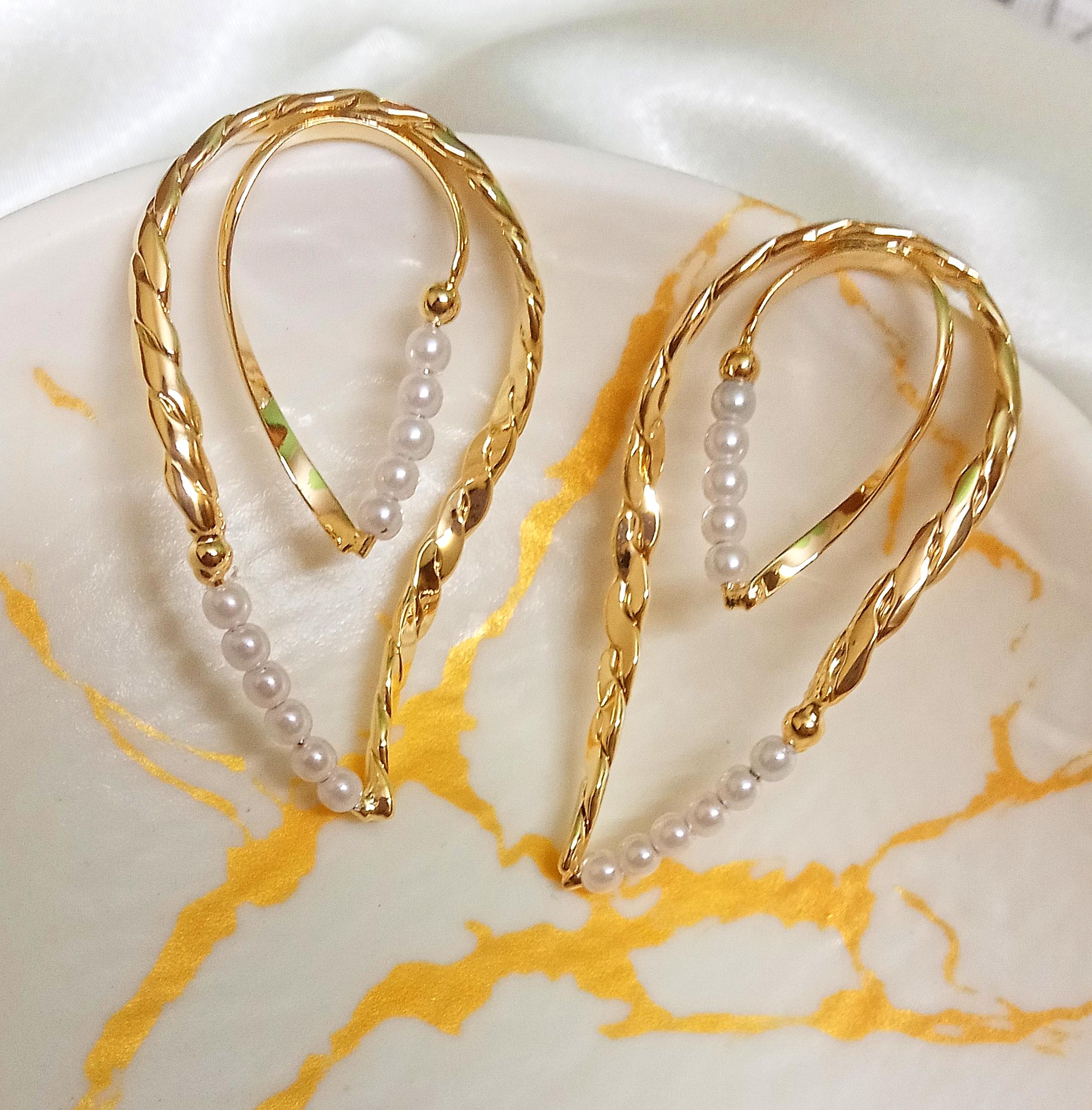 Ann Statement Pearl Earrings - Image 3