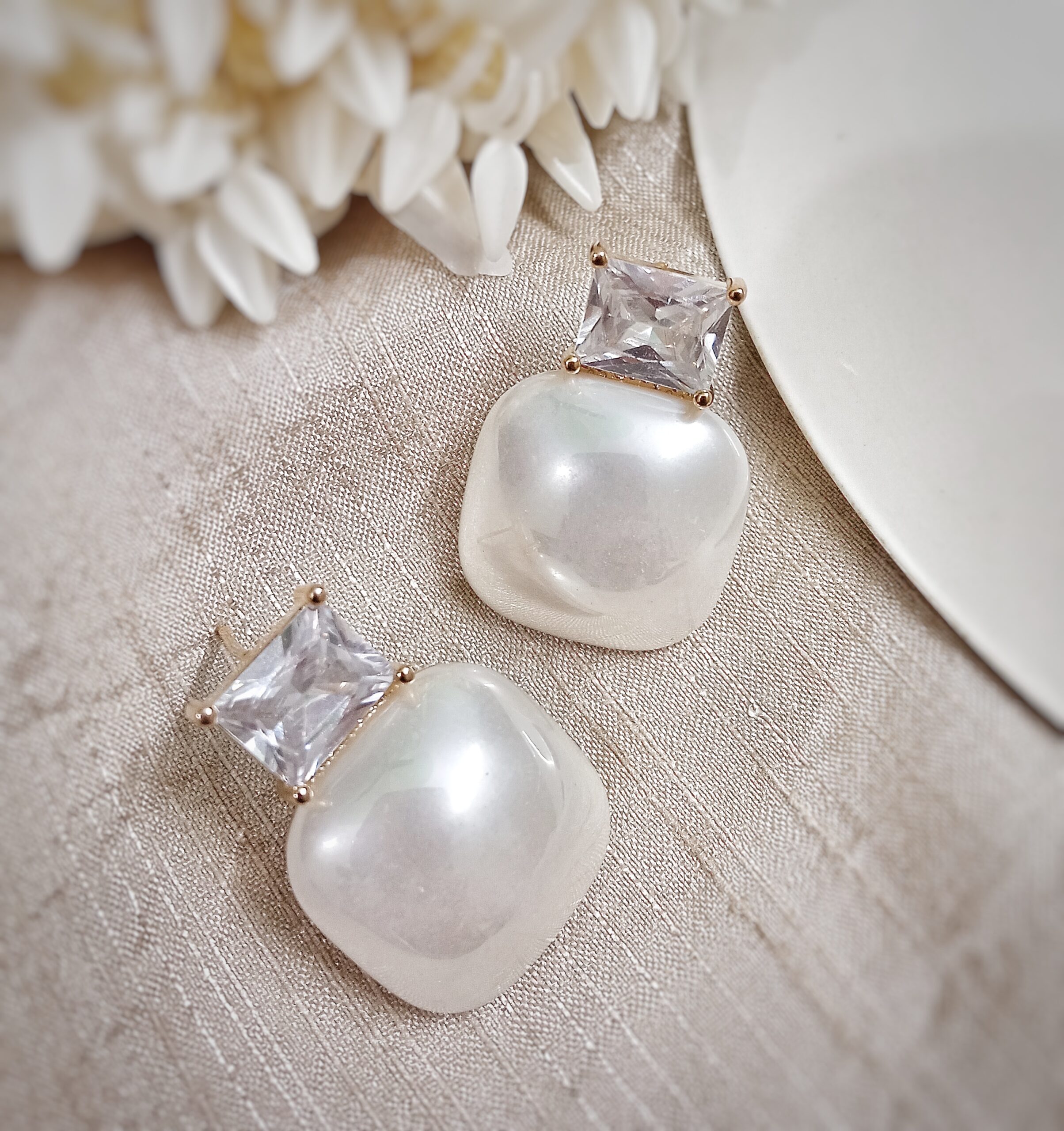 Ada Pearl Stud Earrings (Gold Polish)