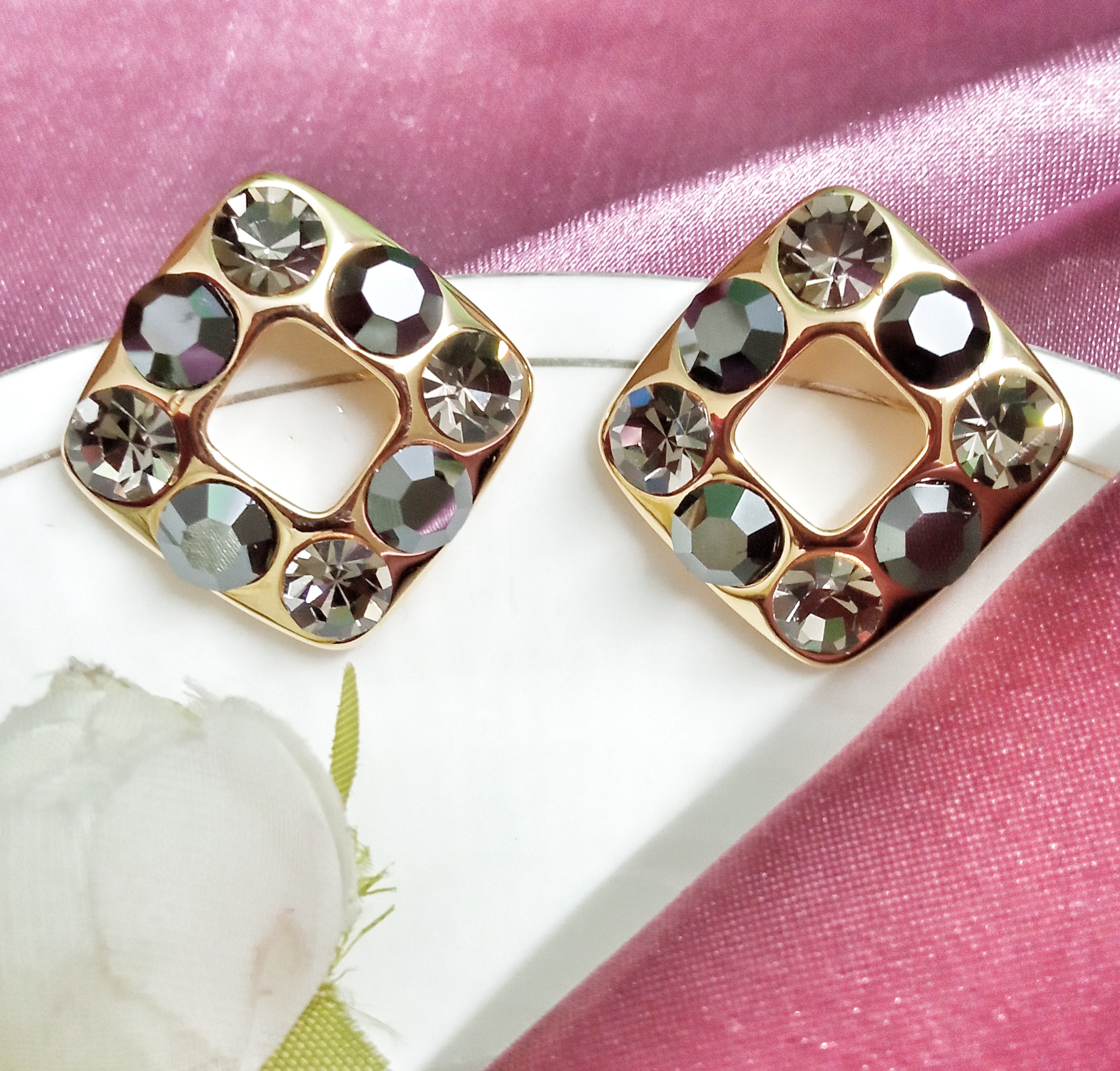 Juno Stud Earrings (Black)