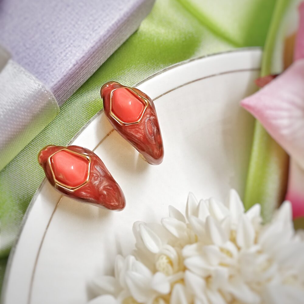 Rue Stud Earrings (Burnt Umber)