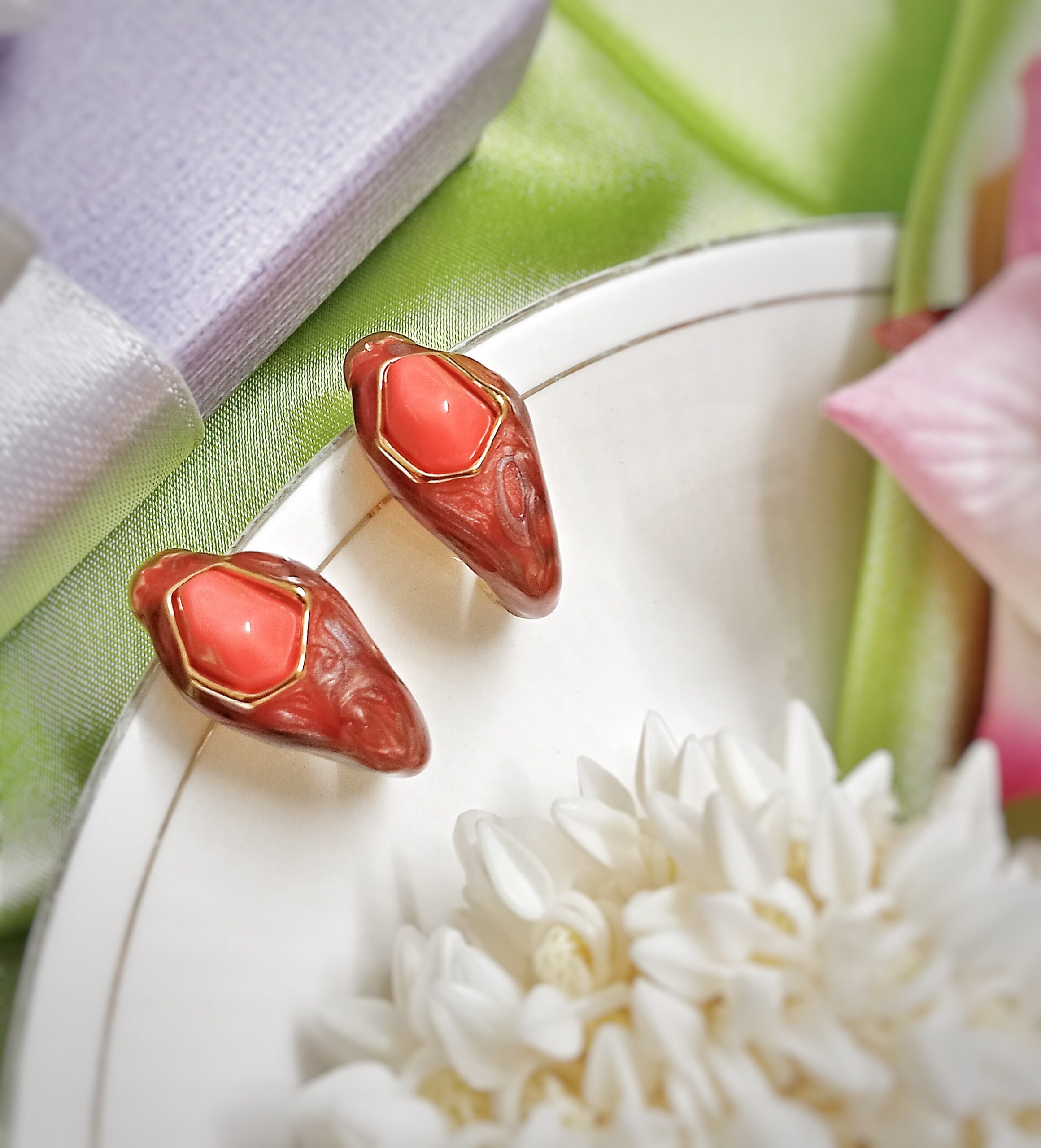 Rue Stud Earrings (Burnt Umber)