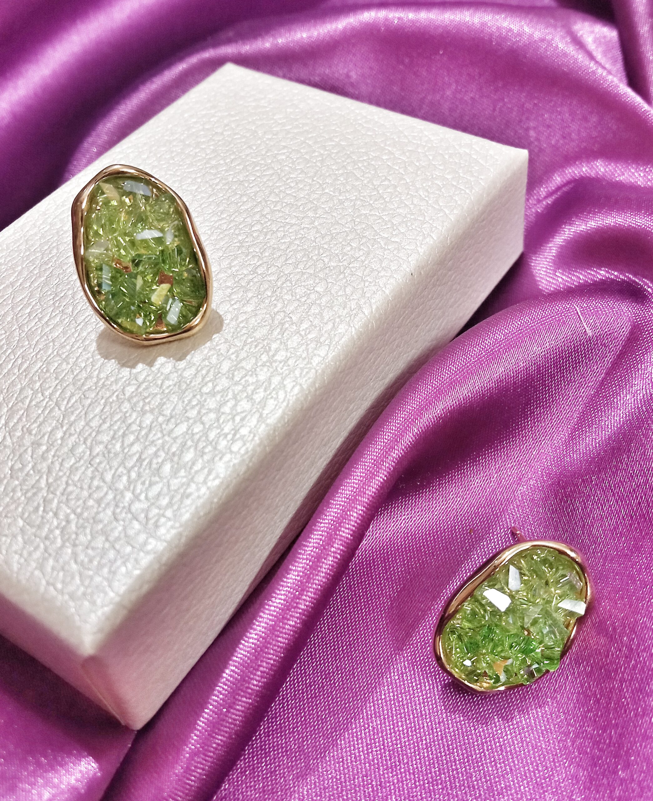 Una Stud Earrings (Green) - Image 2
