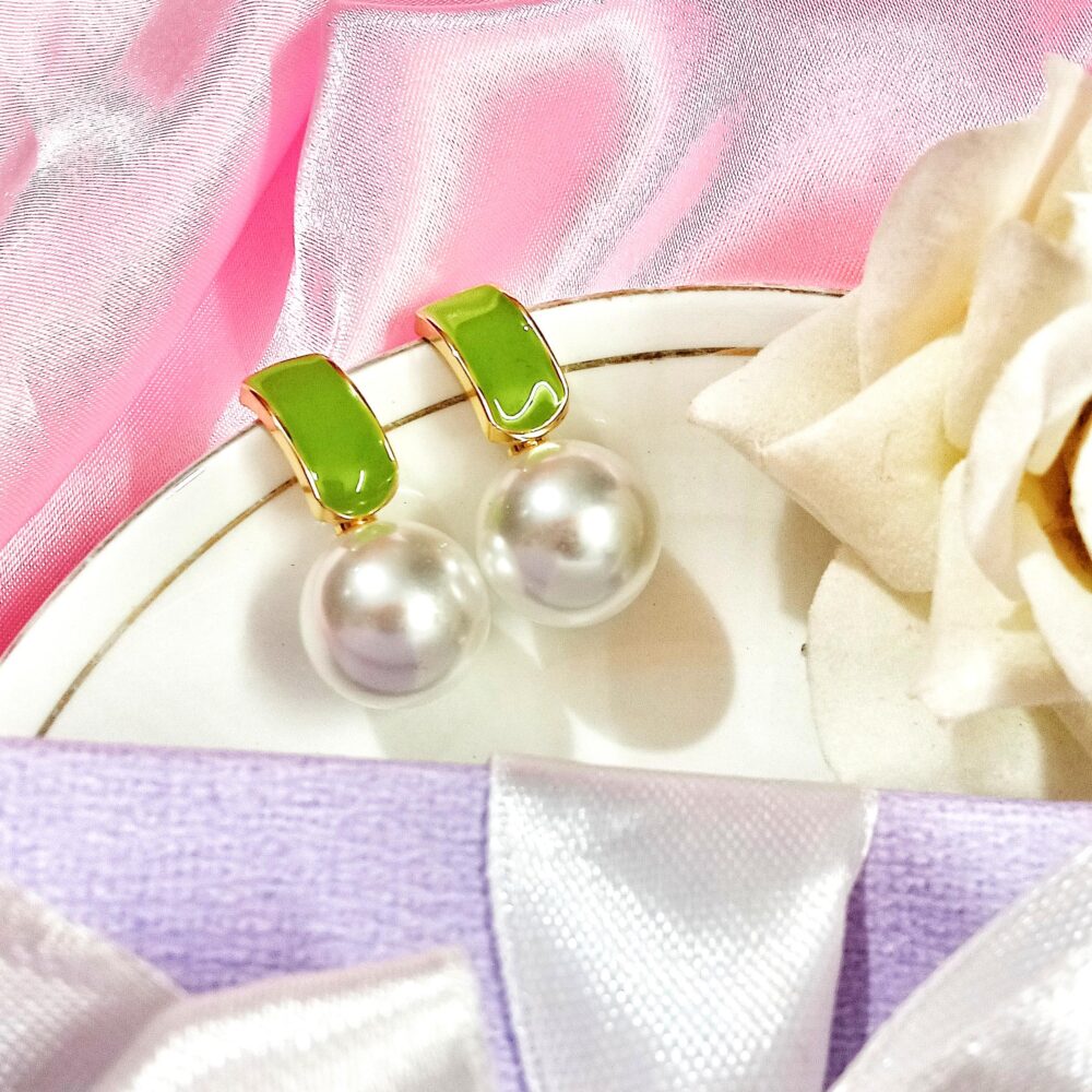 Aria Drop Pearl Earrings (Green)