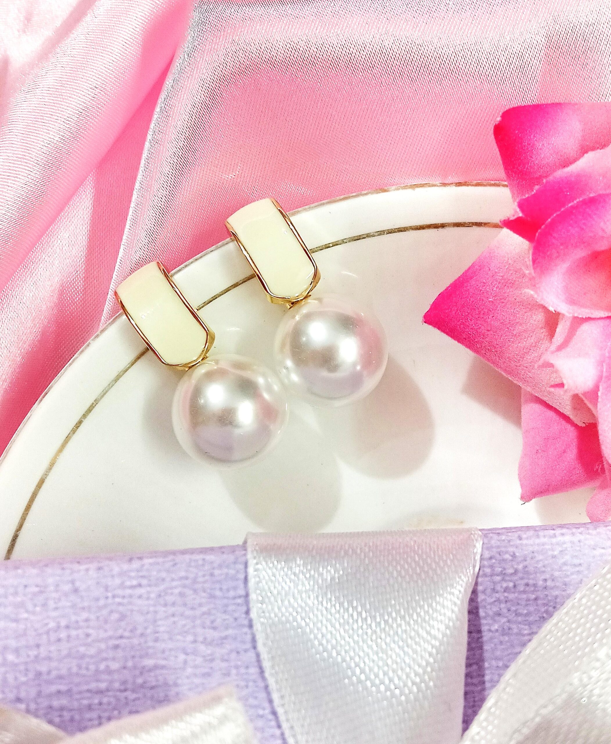 Aria Drop Pearl Earrings (Off White)